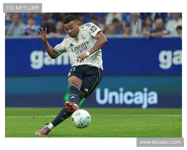 卡瓦哈尔与阿诺德在边后卫定位下出现传球集中与插上频率偏移趋势