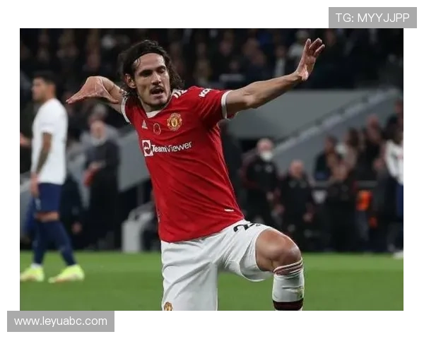 哈兰德与卡瓦尼的跑位能力对比：猎手直觉与战术作用的差异分析