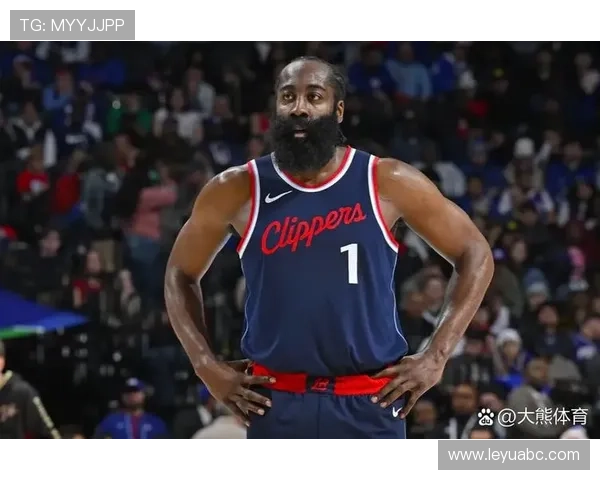 哈登利用挡拆创造更多投篮空间提升三分命中率明显超越队友