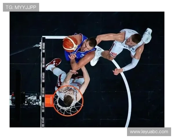 武切维奇挡拆制造错位，牵制约基奇为队友创造空位