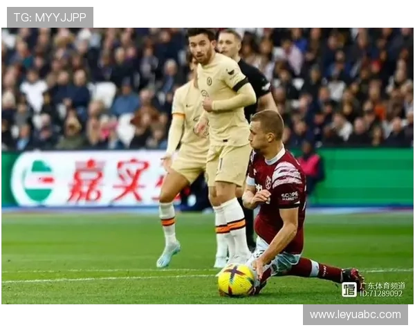 手臂自然位置判罚标准解读：裁判如何区分合法与手球犯规？