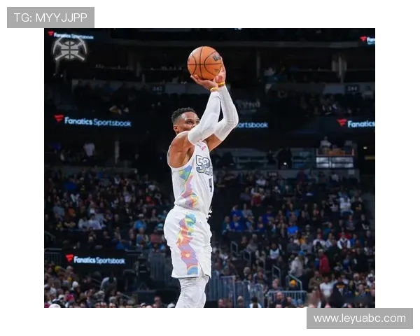 罗伯特森突破分球拉空位 与库里挡拆造位效率差异