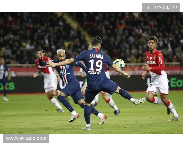 巴黎圣日耳曼战术失衡与更衣室裂痕加剧，豪门稳定性面临考验