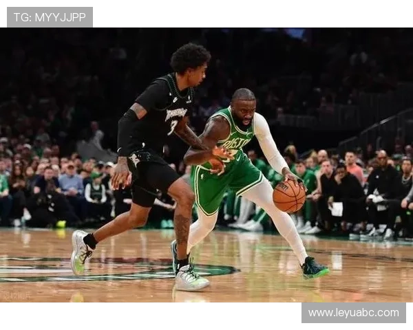 杰伦·布朗三分效率提升显著，拉开与队友关键时刻得分差距