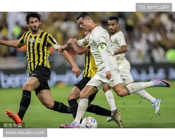 吉达联合锋线哑火引争议球迷质疑主帅战术安排